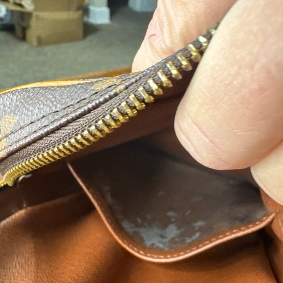 Louis Vuitton Danube Crossbody - Picture 5 of 6